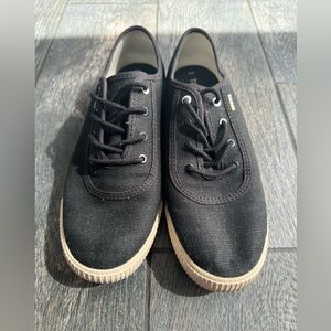 Women’s Toms shoes